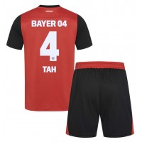 Camiseta Bayer Leverkusen Jonathan Tah #4 Primera Equipación Replica 2024-25 para niños mangas cortas (+ Pantalones cortos)